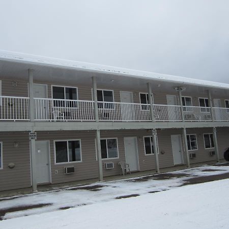 Kacee'S Northern Suites Fort Nelson Buitenkant foto
