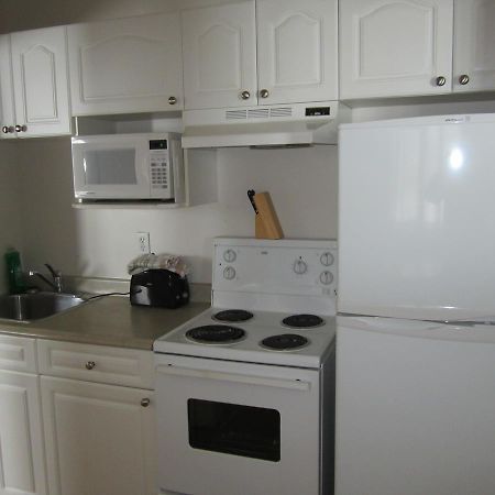 Kacee'S Northern Suites Fort Nelson Buitenkant foto