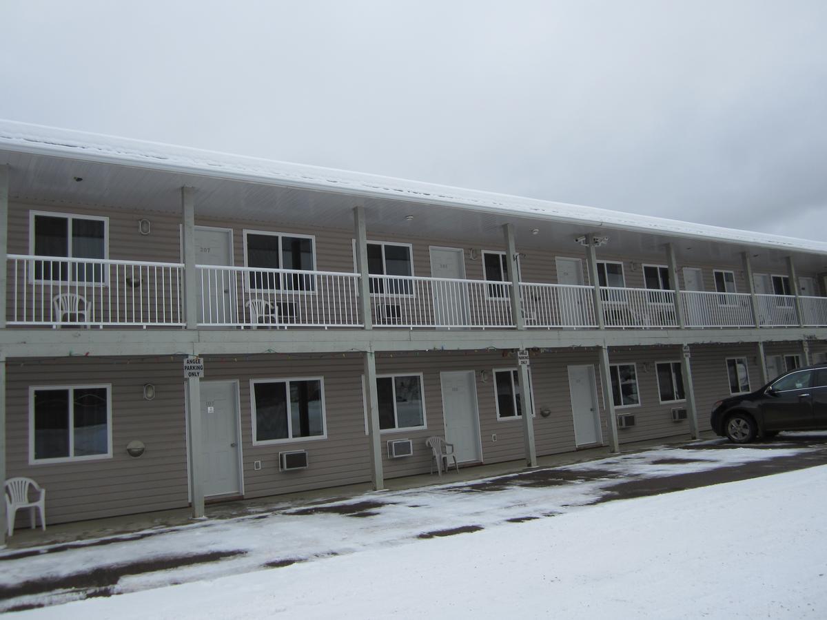 Kacee'S Northern Suites Fort Nelson Buitenkant foto