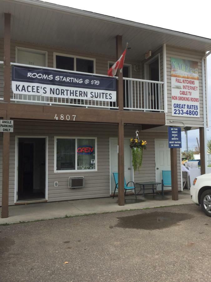 Kacee'S Northern Suites Fort Nelson Buitenkant foto